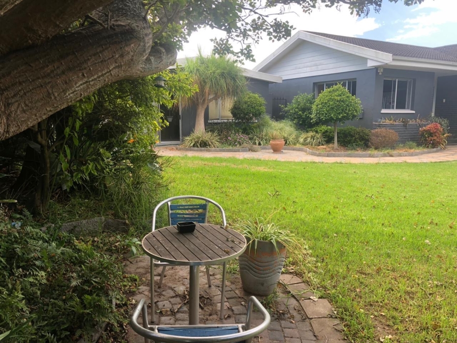 To Let 4 Bedroom Property for Rent in Mill Park Eastern Cape